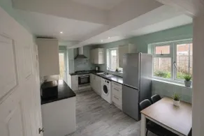 Canterbury Luxury Stay - Image 3