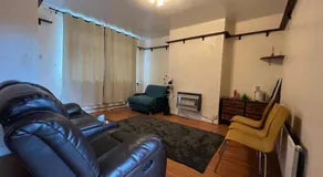 Cozy Private Blackout Room - Image 2