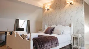 Hill House Apartment - Image 2