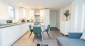 Spacious 2-Bed Apartment in Greenwich, By LS2G Stays - Image 2