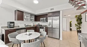 Luxury 2BD Corner Loft with Stunning Miami River View - Image 5