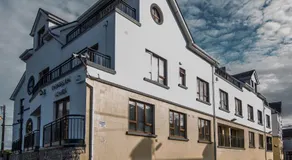 Donegan Court Aparthotel - Image 5