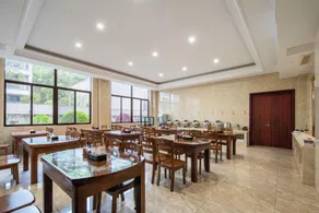 Xinggang Business Hotel - Image 4