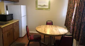 Village Inn Motel Holt - Image 4
