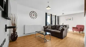 Cotels at The HUB Serviced Apartments Fibre WiFi, Central Location in Vibrant Leisure Quarter, Free Parking - Image 4