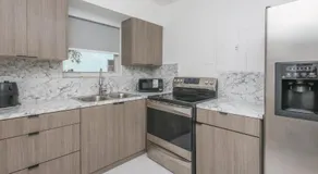 New Modern Home Near Design District- Sleeps 8 - Image 4