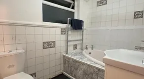 Redhill Gatwick Serviced Accommodation - Image 5