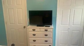 Cheerful two bedroom house 1.5 miles from beach. - Image 2