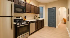 Tower Grove Apt w Balcony & Fast Wi-Fi - Image 4