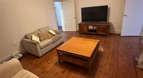 Comfortable Family Room in Central Location - EW1 - Image 4
