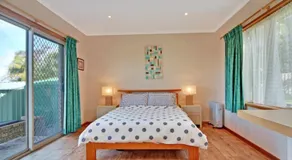 Sea-View Lodge - Beautiful Views of Vincentia - Linen not provided - Image 2