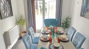4 Bedroom House Near Manchester Airport, Wythenshawe Hospital and Trafford Centre - Image 5