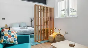 Modern Studio in Central Arnold - Image 2