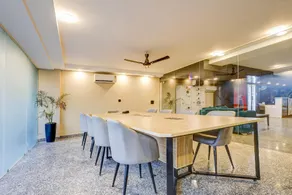 Super Townhouse Oak Udyog Vihar - Image 3
