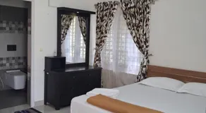 Love Villa - Image 2
