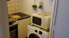 grand studio dans une résidence prive avec une cuisine et salle de bain séparé un parking gratuit et une magnifique vue sur les montagness - Image 5