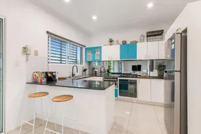 Spacious 2-bed With Private Rooftop & BBQ Access - Image 4
