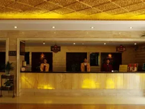 Shangri-La Paradise Hotel - Image 5