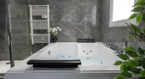 Suite avec jacuzzi & terrasse - Image 4