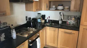 Lovely 2-Bed Apartment -Sleeps 5 & Parking - Image 5