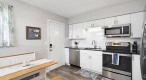 Cheerful residential home with boat launch access - Image 5