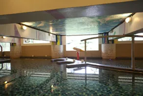 Champagne Hotel - Image 4