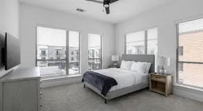 Landing Stunning 3BD Pool Courtyard - Image 2