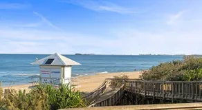 Coolum Coastal Abode - Pet-Friendly Walk to Beach - Image 5