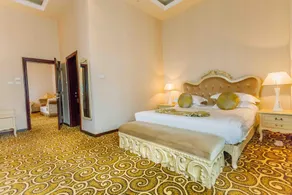 Ambassador Hotel - Image 4