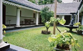 Manor House Boutique - Image 5