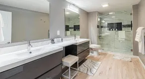 Spacious Home with Porch Sleeps 6 Near Pitt and UPMC - Image 2