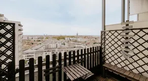 Bright 2-Bedroom Duplex Apartment near Gare Saint-Jean with Parking - Image 5