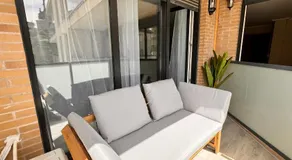 Exclusive Lerma - Smart TV de 75", Netflix y Parking Gratis - Image 2