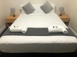 Sydney Junction Hotel - Image 2