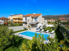 Modern villa with heatable pool, nice terrace, fenced garden, 60m from the sea - Image 5