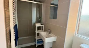 Fun Energetic Oasis in Islington - Sleeps6 - Image 3