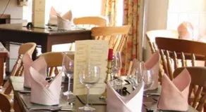 OYO Rose & Crown Hotel - Image 3