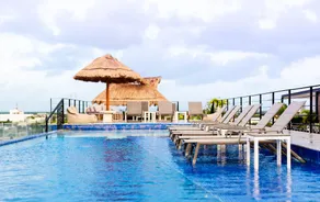 Sunday Hotel 52, Playa del Carmen - Image 1