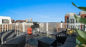 Clean Historic Old City FREE Parking Sky Deck - Image 3