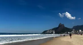 Espaçoso e iluminado, 1 quadra da praia, ar condicionado - Image 5