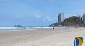 Apt Guarujá Enseada lado praia FAN 1 dorm Tv Netflix Wi-Fi Ar até 5 pessoas - Image 5