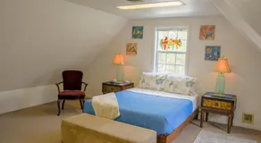 Robin's Nest- Private Suite on Elegant Grounds - Image 2