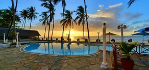 Sai Rock Beach Hotel & Spa - Image 2