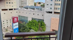 Comfy room near Metro and Airport - Image 4