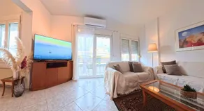 Entire-Floor 2BR Penthouse with 2 Huge Balconies & Free Parking - Image 2