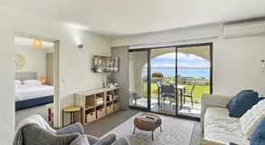 Beachside Apartment Overlooking Casey’s Beach - Image 2