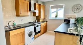 This weekend Two double rooms with parking in quiet well kept flat - Image 2