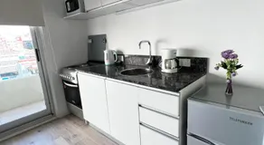 RentUp - Almagro Estudio moderno a estrenar con terraza privada del edificio y balcon A pasos de Av Corrientes y Hospital Ital - Image 5