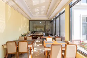 Deluxe Villa Boutique Hostel - Image 2