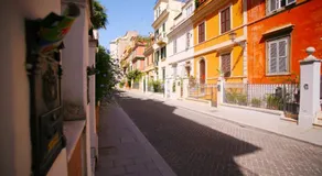 Red Flat In Rome - Image 3